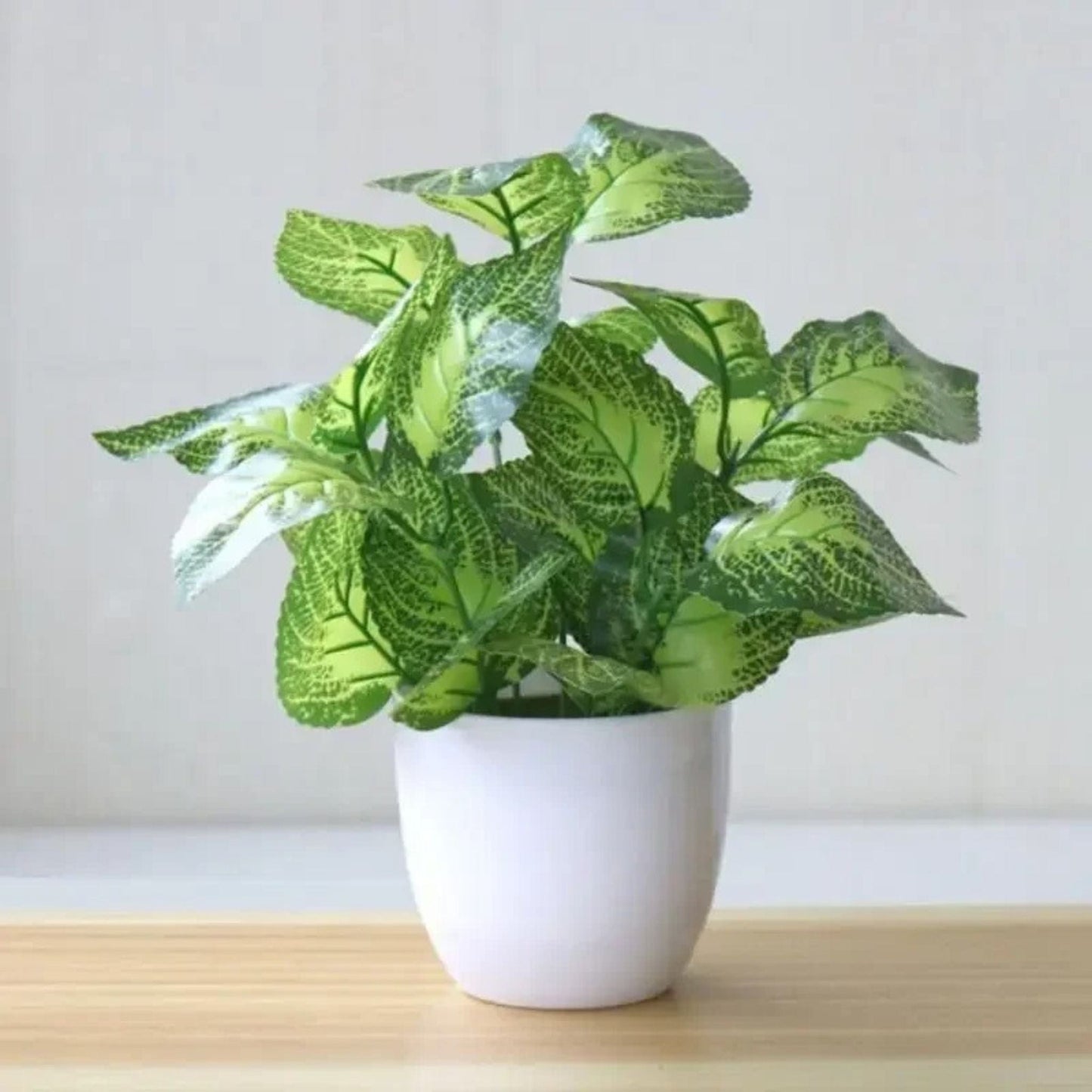 Fausse Petite Plante en Pot